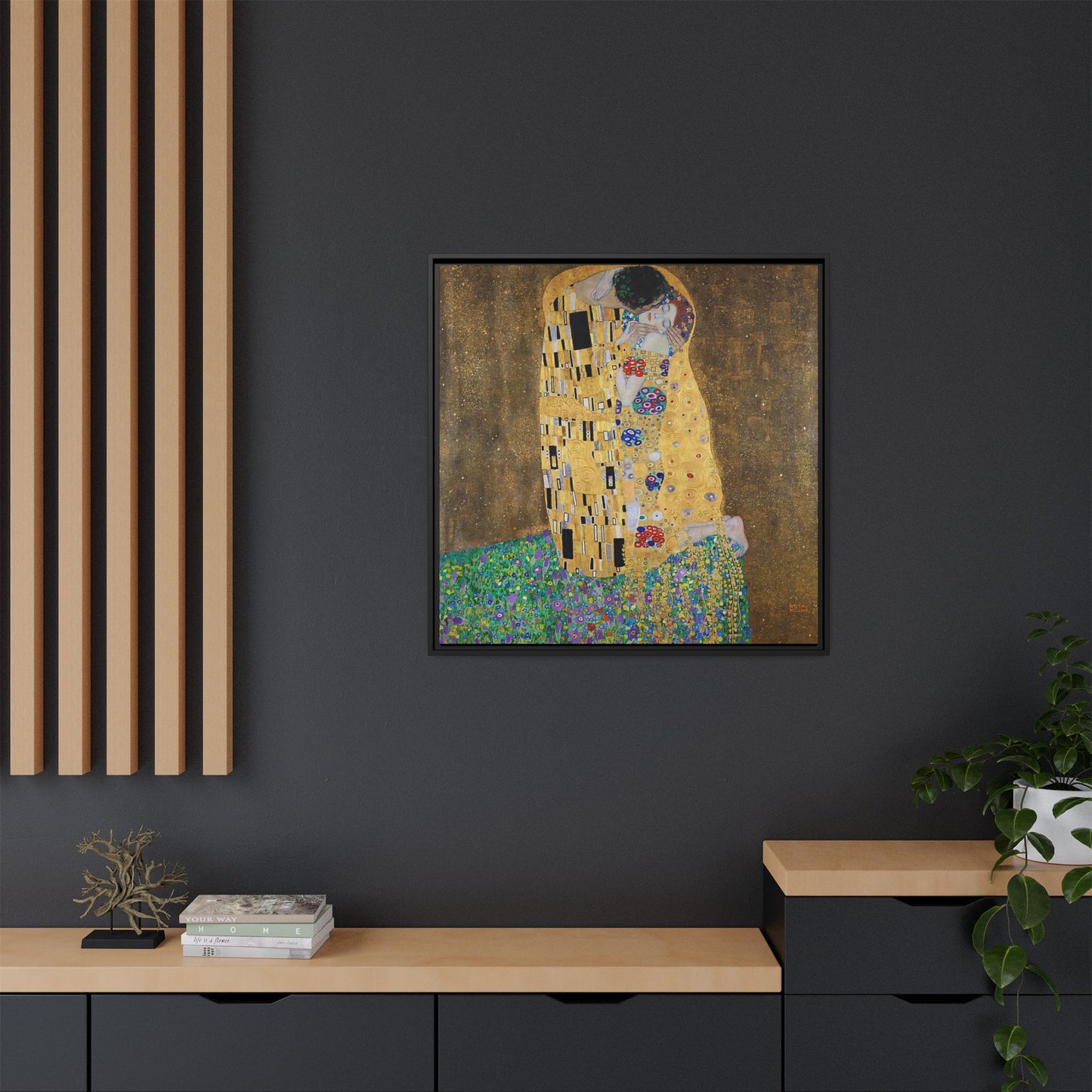 The kiss (lovers) (1908) by Gustav Klimt / Toile encadrée sur caisse américaine